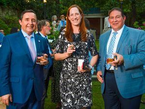 Alfonso Quiñonez Lemus, Heide Bronke Fulton, y Luis Suazo.