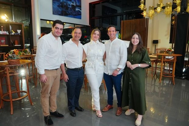 Bruno Aliaga, Alfredo Najri, Silvana Najri, Christian Inoa y Gina Mejía.