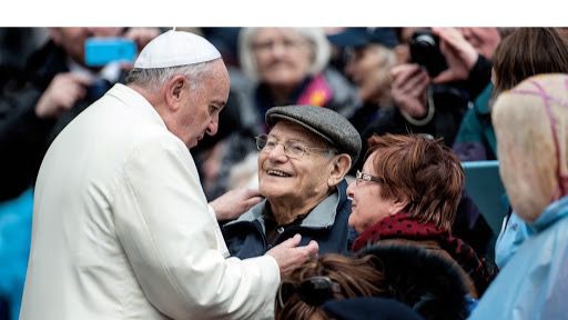 El Papa agradece alianza entre generaciones en la primera Jornada Mundial de los abuelos.