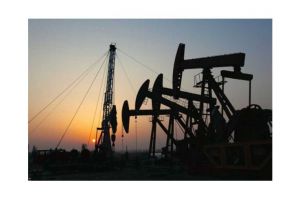 El petróleo cierra el mes de julio al alza