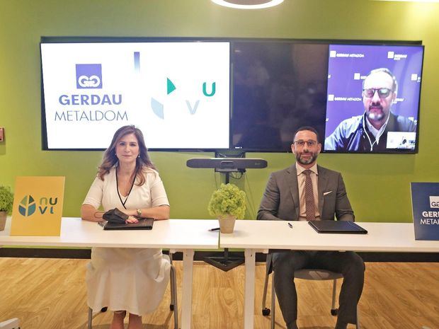  Circe Almánzar, presidenta de NUVI y Paúl Hasbún, miembro del Consejo Directivo de Gerdau Metaldom.