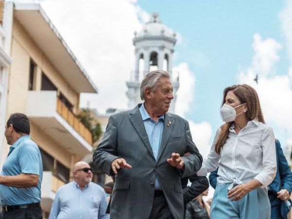 Mejía y Maxwell realizaron un recorrido por Ciudad Colonial.