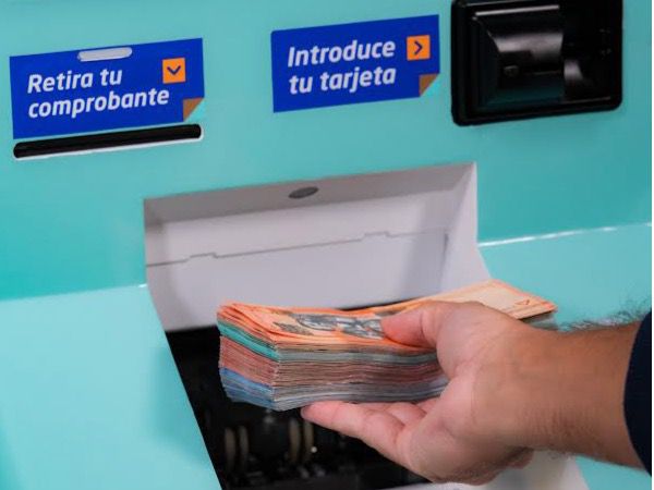 El Banco Popular Dominicano es el primer banco en introducir en el mercado local esta nueva generación de cajeros automáticos que aceptan monedas y procesan una mayor cantidad de billetes.
