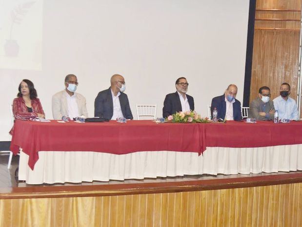 Ministerio de Educación apoya encuentro regional de escritores y profesores de literatura.