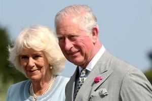 El Rey Carlos III de Inglarterra, junto a la reina consorte, Camilla.