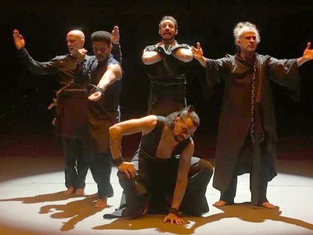 Actores de la obra 'Vertice' presentada en el Teatro Nacional.