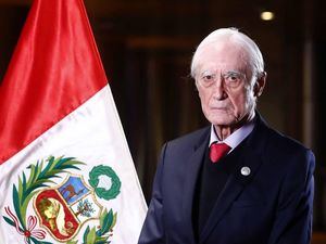 Fotografía de archivo difundida por presidencia del Perú, que muestra al canciller Héctor Béjar.