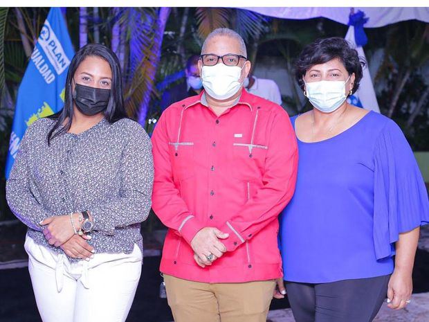 Alejandra Piñango, Jean Beltré y Aura Santos de Corniel.