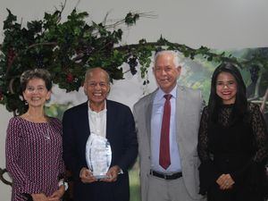 Leslie Cabrera, Dr. Angel Perez, Dr. Freddy Zarzuela y Magdalena Almonte.