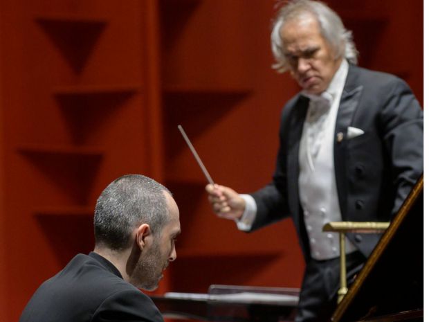 Antonio Pompa Baldi y el maestro José Antonio Molina.