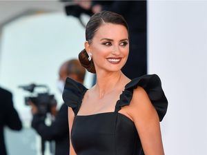 Penélope Cruz protagoniza la alfombra roja inaugural de Venecia