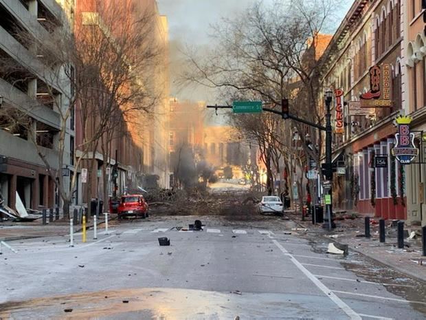 Fotografía cedida por el Departamento de Policía de Nashville (Tennessee, EE.UU.) en la que se captó una toma general de la calle Commerce, en el centro de la ciudad.