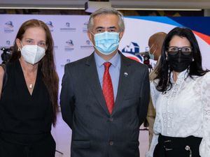 Lourdes Vásquez, Alejandro Romero y Paula González. 