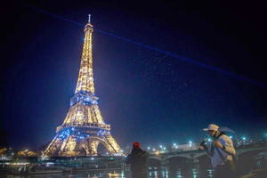 Francia prohíbe concentraciones en Nochevieja y acelera las dosis de recuerdo