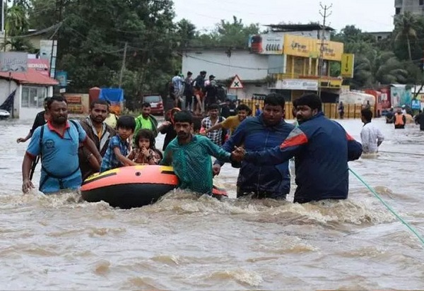 Aumenta a 370 la cifra de muertos por las inundaciones en el sur de la India
