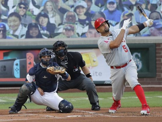 Pujols conecta jonrón 660 y empata con Willie Mays.