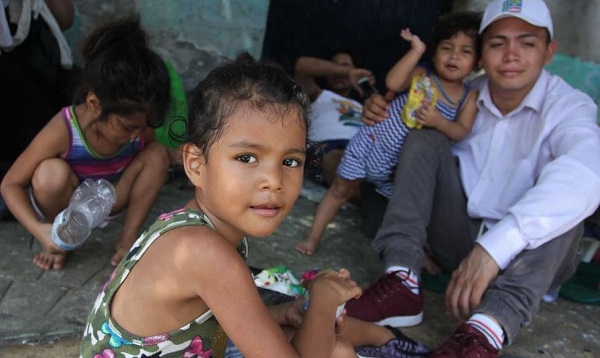 Niños en la caravana de migrantes hondureños