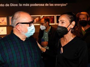 La actriz María Barranco (d) asiste a la exposición 'Alex de la Iglesia. Del cine como una de las bellas artes' este martes en la Filmoteca Nacional de Madrid.