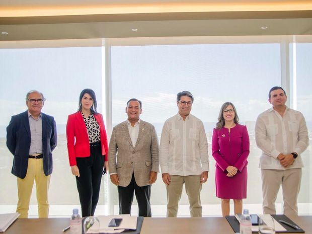 Ramón Roselló, Alba María Russo, Ney Deschapms, Rafael Blanco Tejera, Analie Prieto y Andrés Marranzini.