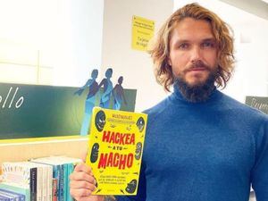 El activista y defensor de derechos humanos Nicko Nogués ofrece en el libro 'Hackea a tu macho'.