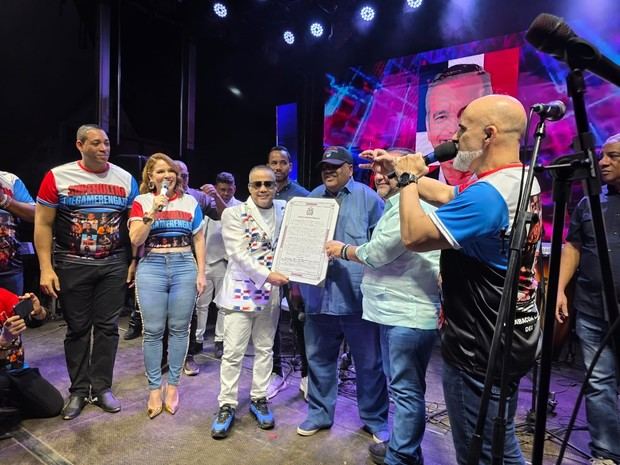 Súper Merengazo rinde homenaje a El Torito y Medrano.