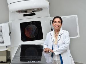 Dra. Elsa Núñez, Oncólogo Radioterapeuta, del Centro de Radioterapia Integral, RADONIC.