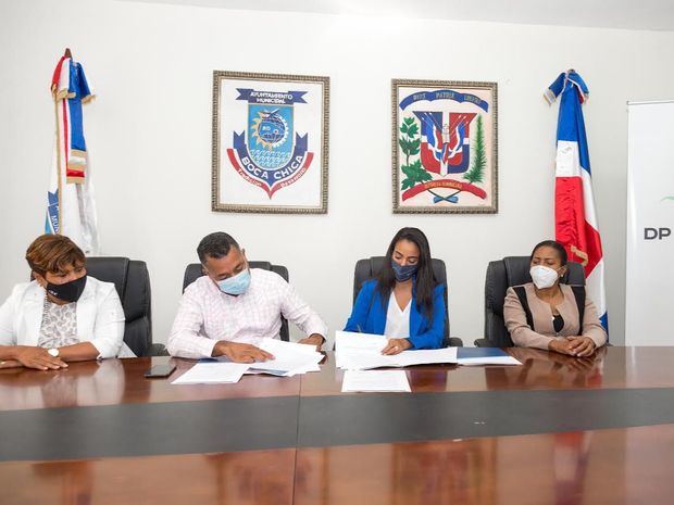 DP World firma acuerdo de compromiso con alcaldí­a de Boca Chica para entrega de proyectos infraestructura y bienes
