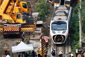 Taiwán tardará 7 dí­as en retirar de las ví­as el tren cuyo accidente dejó 50 muertos