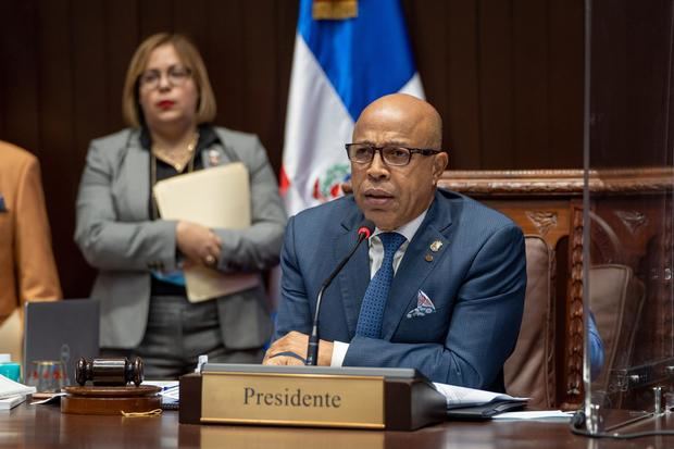 El presidente de la Cámara de Diputados de República Dominicana, Alfredo Pacheco, fue registrado este martes, durante una sesión para votar por el nuevo el Código Penal, en Santo Domingo, R. Dominicana.