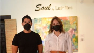 El artista Luis Ros junto a Milagros Germán, ministra de Cultura.