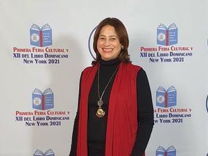 Autora libro “Delega y Transforma” en la Feria del Libro de NY