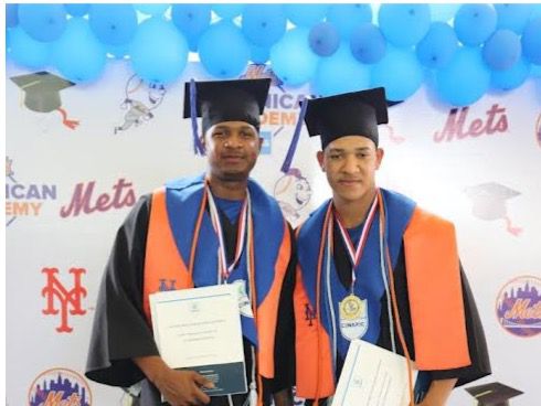 Dos de los estudiantes meritorios Daison Maquíer Acosta Féliz, Jawilme Ramirez de los Santos