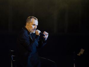 Bosé relata el "pánico" que tenía a su padre: "Lucía, el niño va a ser maricón"