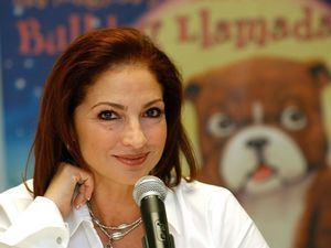 Fotografía de archivo en la que se registró a la cantante cubana Gloria Estefan, durante una rueda de prensa, en Ciudad de Panamá, Panamá.