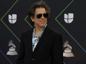 El músico argentino Andrés Calamaro en la alfombra roja de la 22a ceremonia anual de los Premios Grammy Latinos en el MGM Grand Garden Arena en Las Vegas, Nevada, este 18 de noviembre de 2021. 