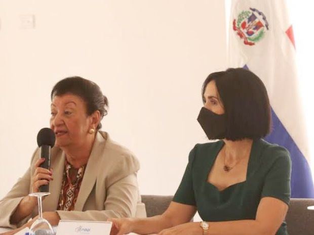 La primera dama y la directora ejecutiva del Inaipi inician servicios de un nuevo Caipi en Santiago
