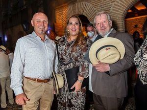 Gabriel Sabino, Blanca Izaguirre y Juan José Bickel.