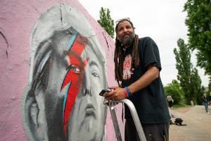 Grafitero dominicano planta cara al coronavirus en los muros de Berl&#237;n