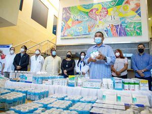 Gabinete de polí­tica Social entrega 29 millones de pesos en medicamentos a hospitales de Santiago