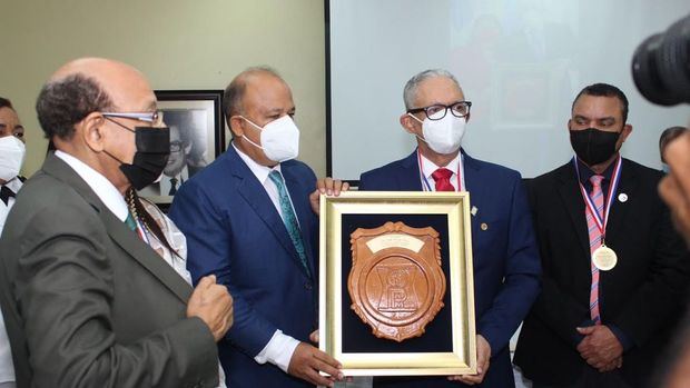 El médico pediatra, escritor e investigador Elbi Morla Báez recibió este miércoles el Premio Nacional de Medicina de la República Dominicana 2021.