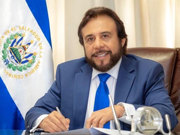 Vicepresidente El Salvador llega al país a visitar a Rafael Santos Badí­a