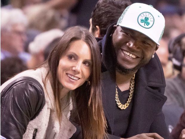 Tiffany Ortiz  junto a David 'Big Papi' Ortiz.