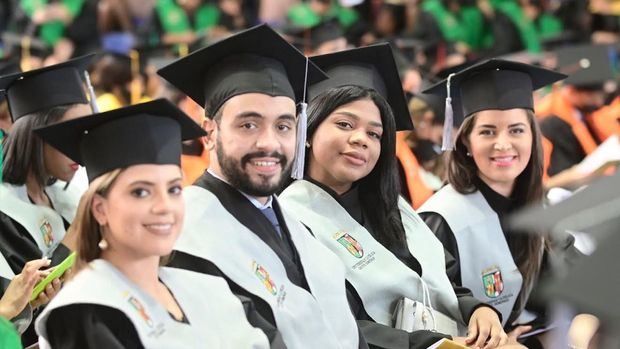 UCSD realiza su Octogésima Séptima Graduación Ordinaria en la que se gradúan 1,210 nuevos profesionales en Grado y Postgrado