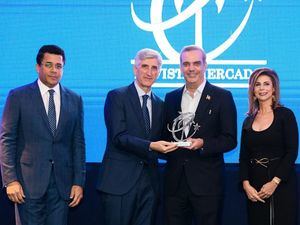 David Collado, Ventura Serra, Luis Abinader Corona y Patricia De Moya-min.