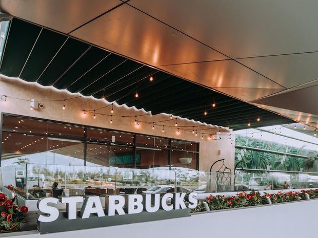 Starbucks abre sus puertas en el Aeropuerto Internacional de Las Américas.