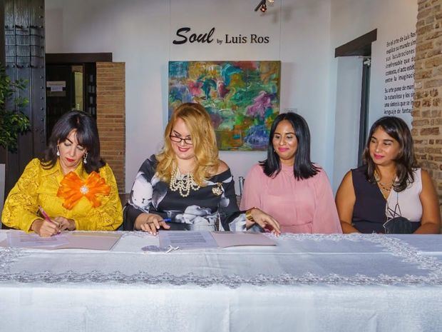 Dra. Elizabeth Hazim, Denisse Sánchez, Katherine Matos y Ligia Espinal.