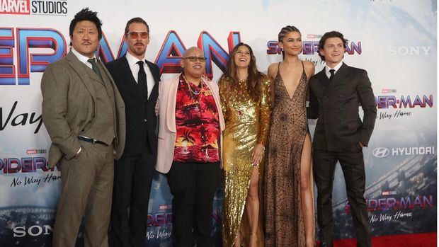 Benedict Wong y Benedict Cumberbatch, el actor Jacob Batalon, la actriz Marisa Tomei, la actriz Zendaya y el actor Tom Holland posan en la alfombra roja antes del estreno de Sony Pictures 'Spiderman: No way home', en una fotografía de archivo.