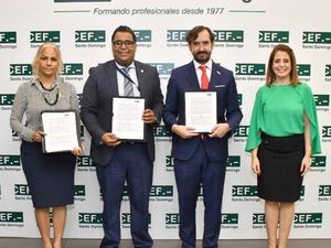 CEF.- Santo Domingo celebra convenios con autoridades políticas y emprendedores