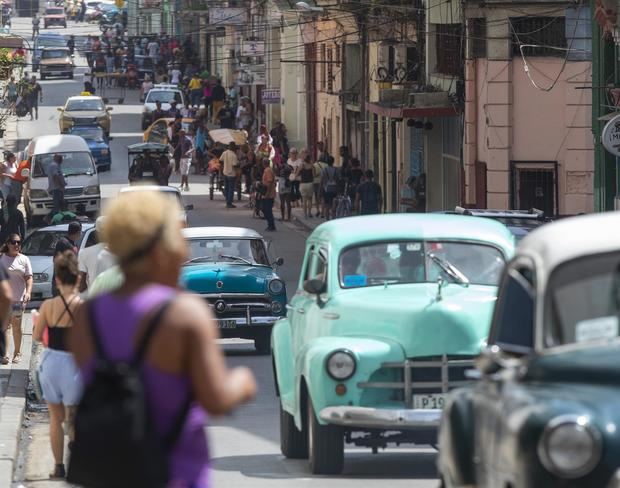 Fotografía de una de las calles del centro, hoy en La Habana, Cuba.
