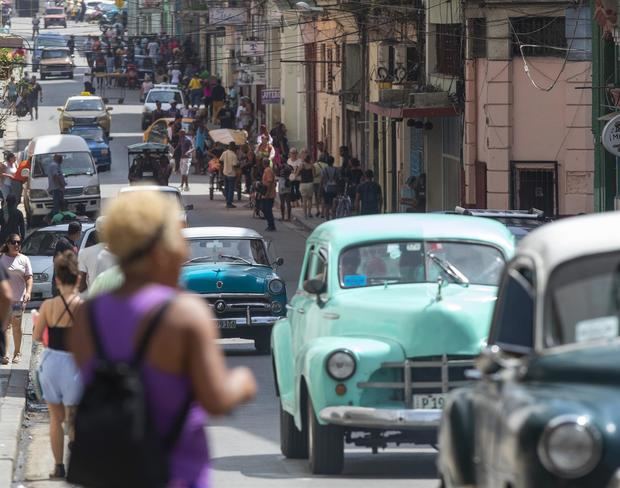 Fotografía de una de las calles del centro, hoy en La Habana, Cuba.
